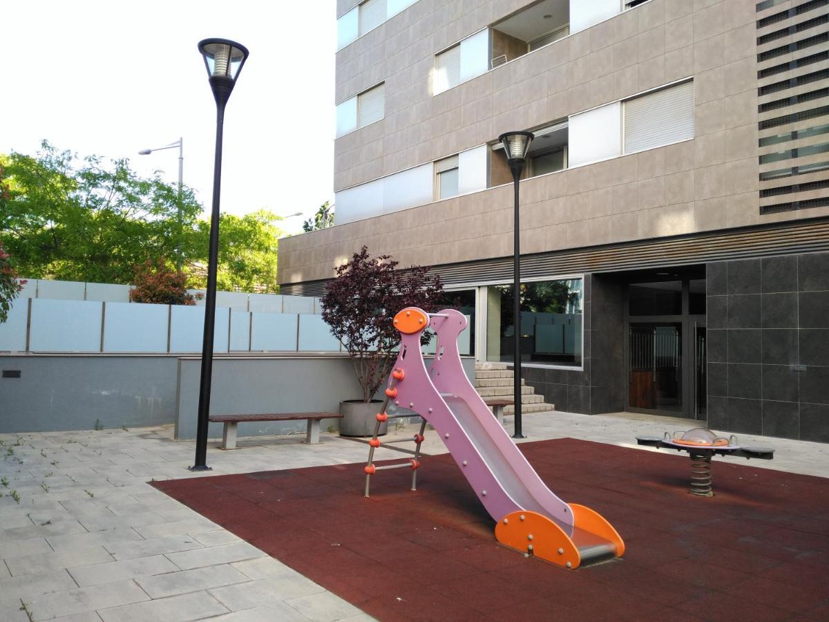 Stylish Flat, 2 Bathrooms And Swimming Pool, Next To The Beach! Sant Adria de Besos Ngoại thất bức ảnh